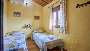 Postel nebo postele na pokoji v ubytování Casa Los Olivos Prado del Rey by Ruralidays