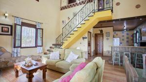 Posezení v ubytování Casa Los Olivos Prado del Rey by Ruralidays