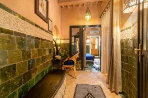 Ένα μπάνιο στο Hôtel Riad Dar Daïf