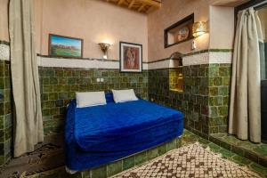 Ένα ή περισσότερα κρεβάτια σε δωμάτιο στο Hôtel Riad Dar Daïf