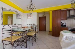 Η κουζίνα ή μικρή κουζίνα στο Nea Smirni Luxury Apartment