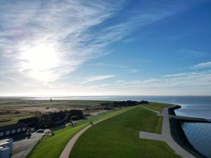 a view of a road next to the water at Strandhotel Dagebüll direkt an der Nordsee in Dagebüll