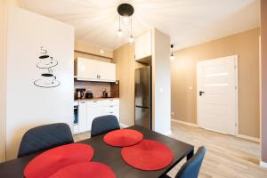 Kuchyňa alebo kuchynka v ubytovaní High Wilanów Elegant Apartment