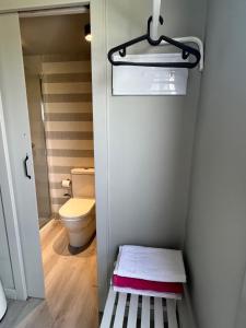A bathroom at LA CASA CONTENEDOR