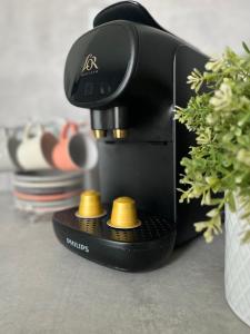 Coffee and tea making facilities at LA CASA CONTENEDOR