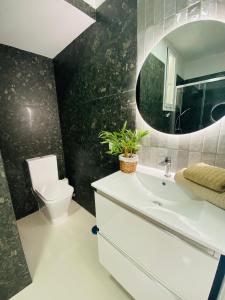 A bathroom at VISTA MARAVILLA , Playa de los Cristianos
