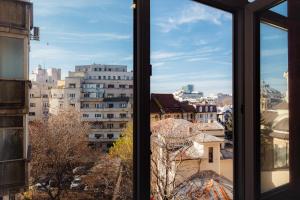 Vista generica su Bucarest o vista sulla città dall'interno dell'appartamento
