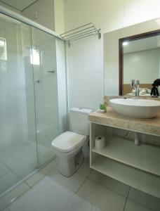 a bathroom with a toilet and a sink and a shower at Hotel Araçás in Carolina