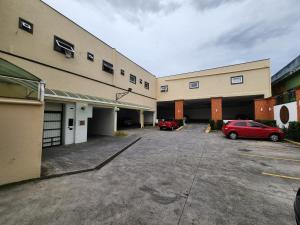 an empty parking lot in front of a building at Hotel Gaia (Adult Only) in Sao Paulo