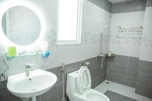 Koupelna v ubytování Duy Thanh hotel