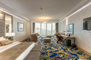 TV i/ili multimedijalni sistem u objektu A Hoteli - Grand&Sky Hotel Tornik