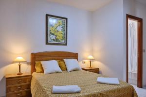 a bedroom with a bed with two pillows on it at Apartamento en el centro de Portosin in Goyanes