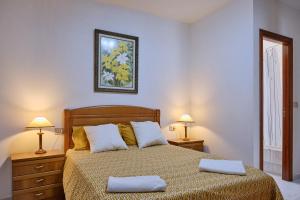 A bed or beds in a room at Apartamento en el centro de Portosin