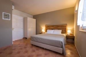Aegean Village Beachfront Resort客房内的一张或多张床位