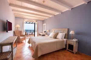 Aegean Village Beachfront Resort客房内的一张或多张床位