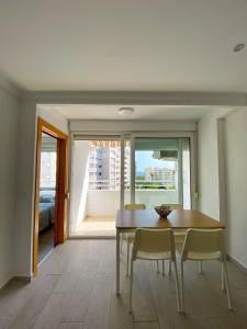 Fotografia z galérie ubytovania Apartamento Moderno Cerca de la Playa - Residencial AguaViva v destinácii Benidorm