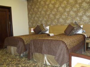 Postel nebo postele na pokoji v ubytování Riviera Hotel