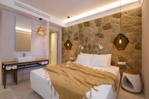 Aegean Village Beachfront Resort客房内的一张或多张床位
