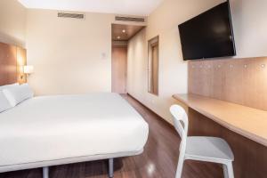 Μια τηλεόραση ή/και κέντρο ψυχαγωγίας στο B&B HOTEL Madrid Arganda