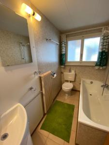 Koupelna v ubytování Ferienwohnung Allalinblick + 37 fotografií