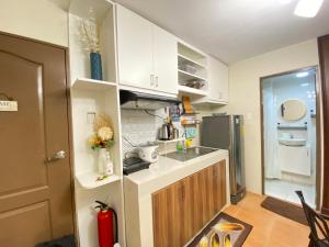 Køkken eller tekøkken på Resort-type 2 bedroom Unit by OneOasisHaven + 7 billeder