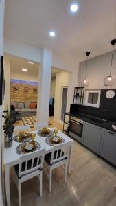 Kuchyňa alebo kuchynka v ubytovaní CS14 Silver Apartment