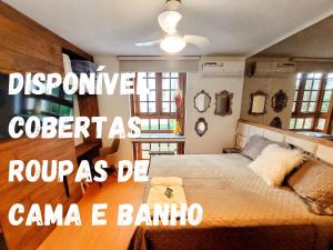 - une chambre avec un lit dans l'établissement Incrível Casa com Hidro-bikes-centro de Gramado 3Q, à Gramado