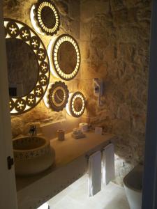 Koupelna v ubytování Relais Masseria Capasa
