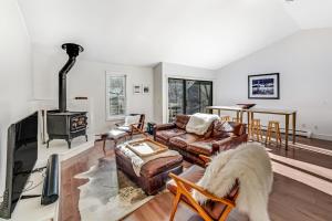 a living room with a couch and a fireplace at Mill Run 3D in Quechee