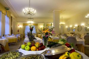 Φαγητό σε αυτό το ξενοδοχείο ή κάπου εκεί κοντά