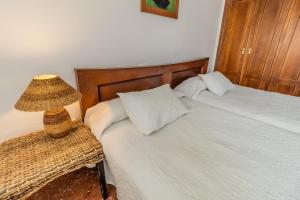 Postel nebo postele na pokoji v ubytování Hotel Las Errizas by Vivere Stays