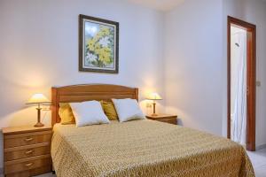 A bed or beds in a room at Apartamento en el centro de Portosin