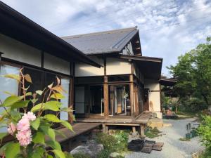 a small house with a porch and a window at Fukurou no Oyado - Vacation STAY 71438v in Fuefuki