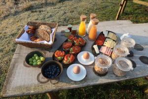 a picnic table with a tray of food and drinks at Luxury Glamping Room8 a private hideaway from Brussels in Huldenberg