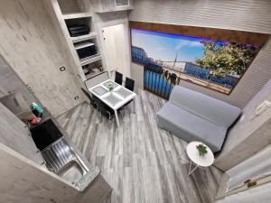 TV a/nebo společenská místnost v ubytování Appartamento in Piazza Vittorio Veneto con parcheggio, Torino