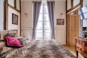 Posteľ alebo postele v izbe v ubytovaní Grandiose appartement au cœur de Paris