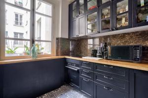 Kuchyňa alebo kuchynka v ubytovaní Grandiose appartement au cœur de Paris