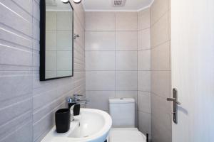 Bilik mandi di Sun Moon Suite with Pool