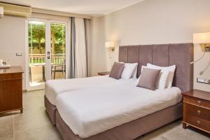 Postel nebo postele na pokoji v ubytování Tsilivi Beach Hotel Zakynthos