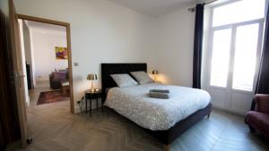 Postel nebo postele na pokoji v ubytování Superbe Villa - Cannes Centre -Proche Palais des Festivals et Plages