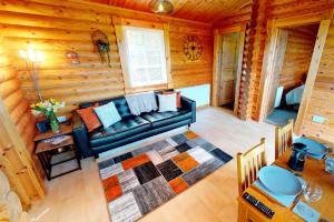 a living room with a couch in a log cabin at CROYDE RANCH CHALET 2 Bedrooms in Croyde