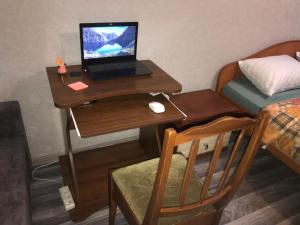 een bureau met een laptop erop bij квартира на набережной in Alma-Ata