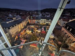 a christmas market in a city at night at Schöne Ferienwohnung „Zum Glück“ in Eisenach