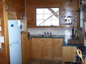 A kitchen or kitchenette at 81 on Freycinet