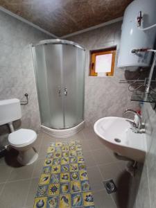 Koupelna v ubytování LUNA 2 dvoetažni apartman