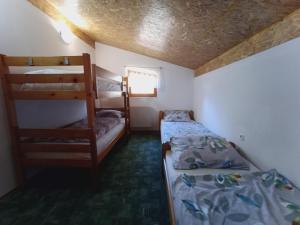 Postel nebo postele na pokoji v ubytování LUNA 2 dvoetažni apartman