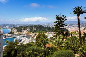 Ferienwohnung Les Oliviers uber den Dachern von Nizza ruhig sonnig Meerblick Pool Tiefgarage Parkplatz
