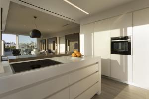 Kuchnia lub aneks kuchenny w obiekcie Über Lux 2 BR New Penthouse with Acropolis View