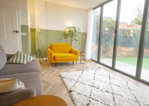 Posezení v ubytování Garden Apartment Winchester