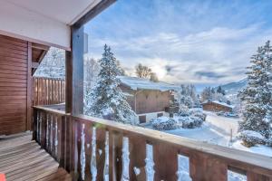 a winter view from the balcony of a cabin at Wonderful appartement in a chalet with balcony - Megève - Welkeys in Megève